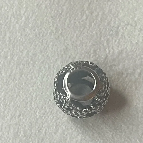 Pandora Snowflake charm - Black Friday 2013 - Picture 2 of 8